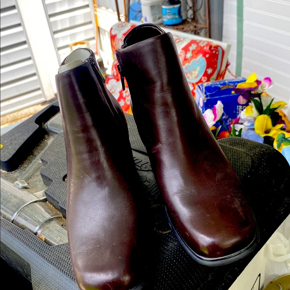 Brown Leather Ankle Boots with Elastic Panels by white Mountain